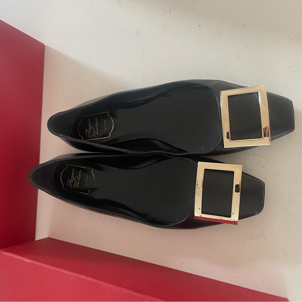 Roger Vivier Black Leather Flats